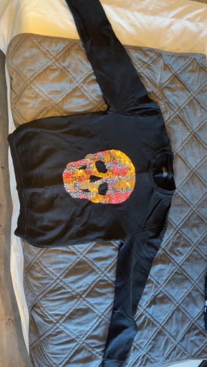 Svart tröja med paljett-skalle Zara Man - som ny 