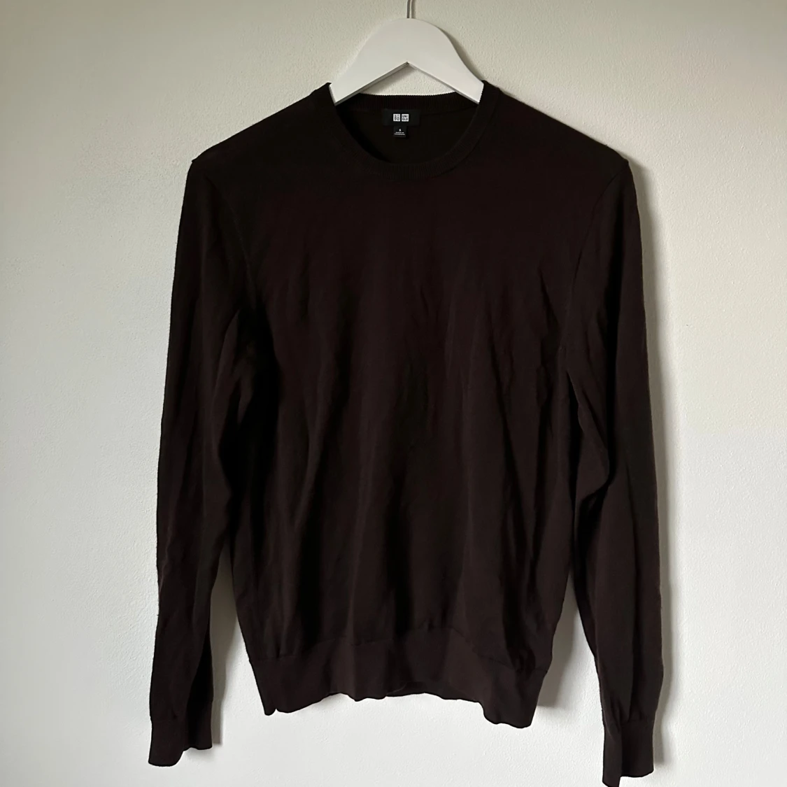 Mörkbrun tröja från Uniqlo, S