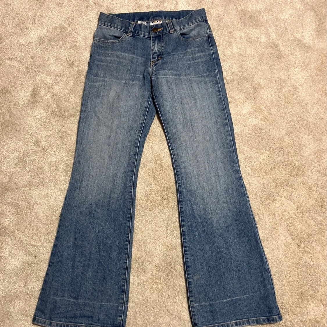 Blå bootcut jeans från Kaxs KappAhl