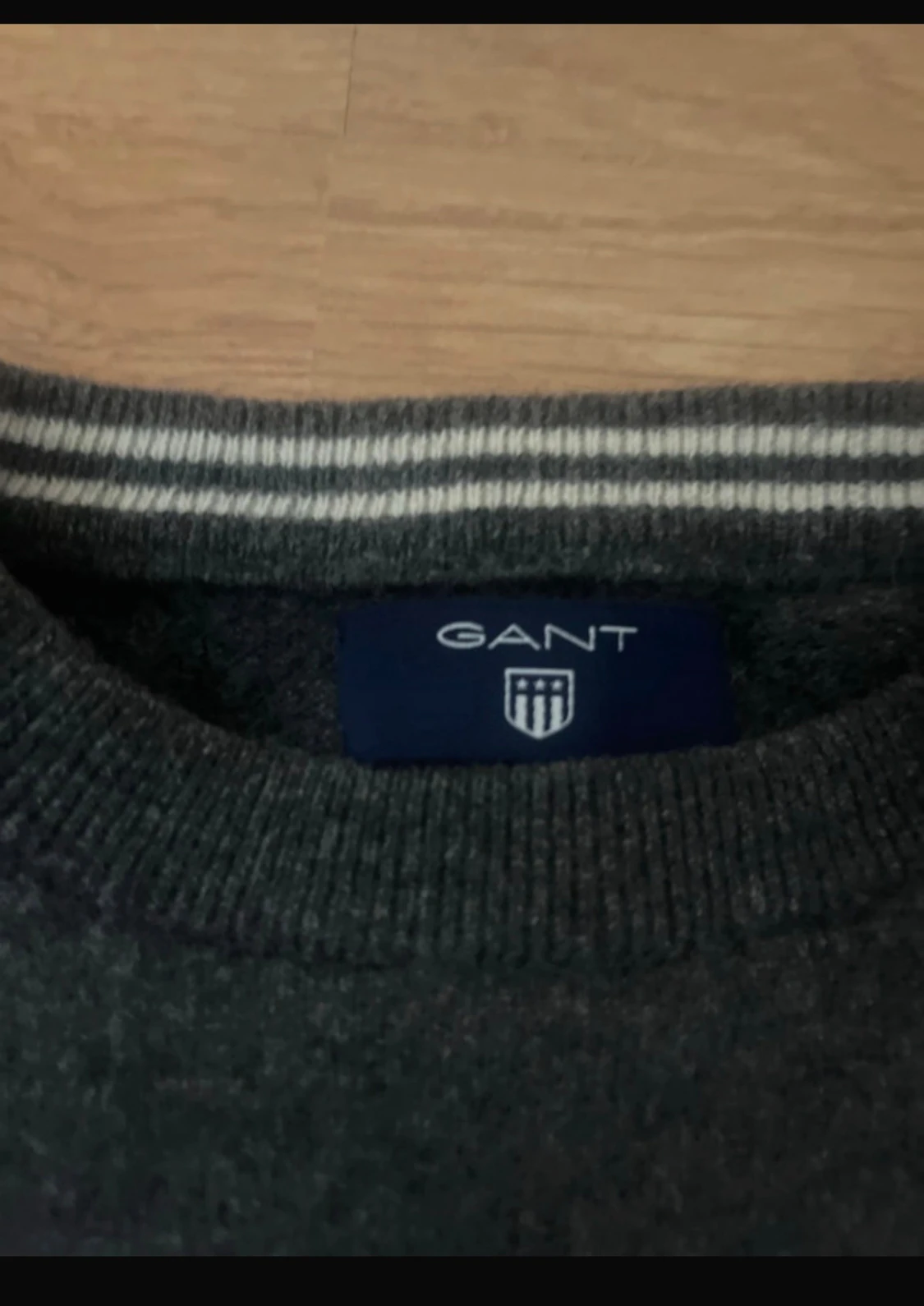 Mörkgrå stickad tröja från GANT - 1