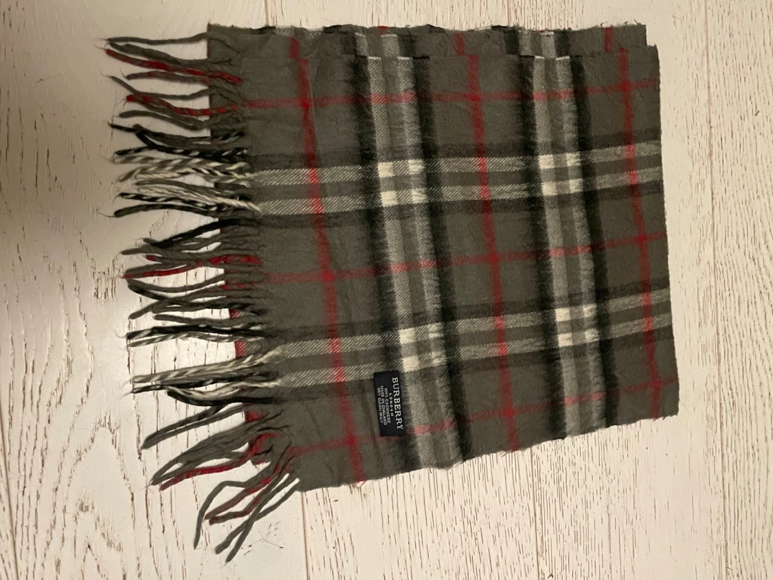 Rutig grå halsduk från Burberry