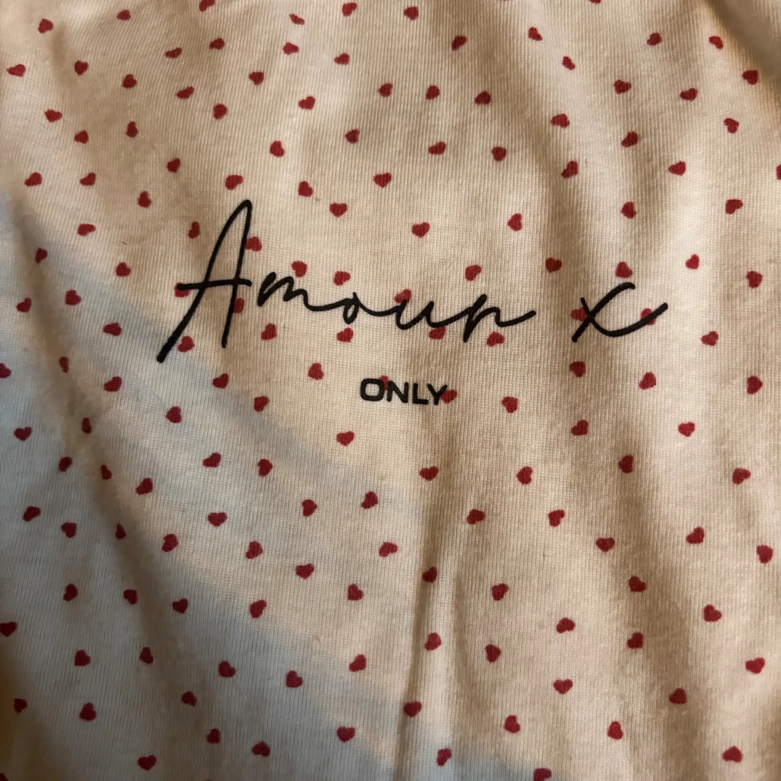 Gullig pyjamas med hjärtan från ONLY - 1