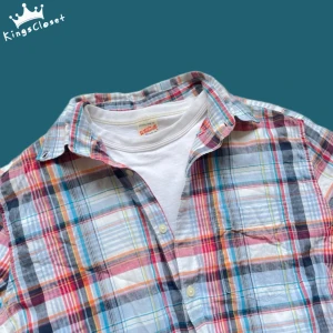 *Unik* Rutig Skjorta - Säljer nu denna skjortan i en sällsynt design!🌥️❄️| Färgen är ljusare än den framstår i modellbilderna! | Märket är ”East West” som ofta kan ha kläder med riktigt feta looks!👌🏻| Hör gärna av dig!✌🏻👑