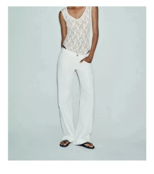 Zara vita jeans - Säljer mina snygga vita jeans då dom är för långa, sparsamt använda!😇