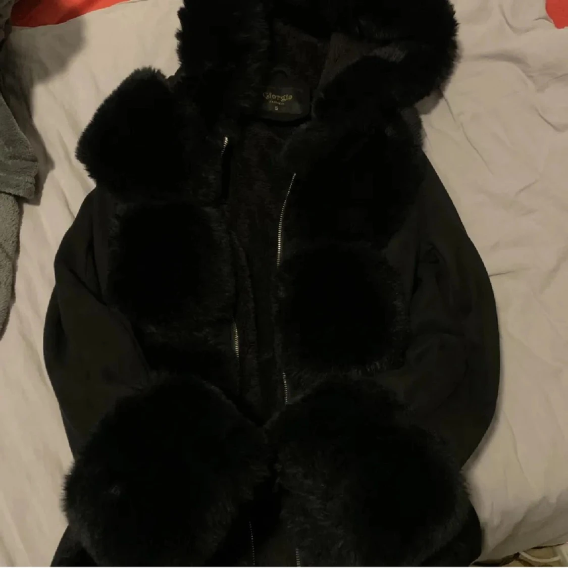 Svart pälsjacka  - 1