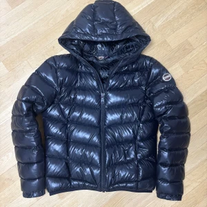 Colmar dunnjacka - Säljer en väldigt fin colmar jacka som inte säljs längre | Storlek 44 | Mycket bra skick, inga skavanker