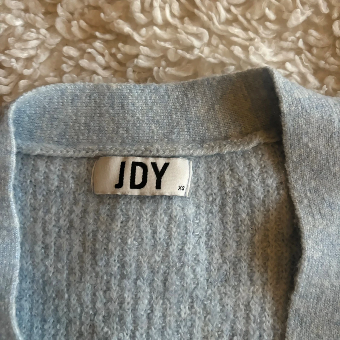 Ljusgrå kofta från JDY med knappar - 1