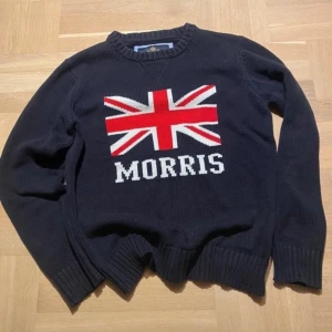 Stickad Morris tröja  - Jag säljer en riktigt snygg stickad Morris tröja som är perfekt för kallare väder❄️ ||Storlek M ||Kontakta mig om fler frågor😉