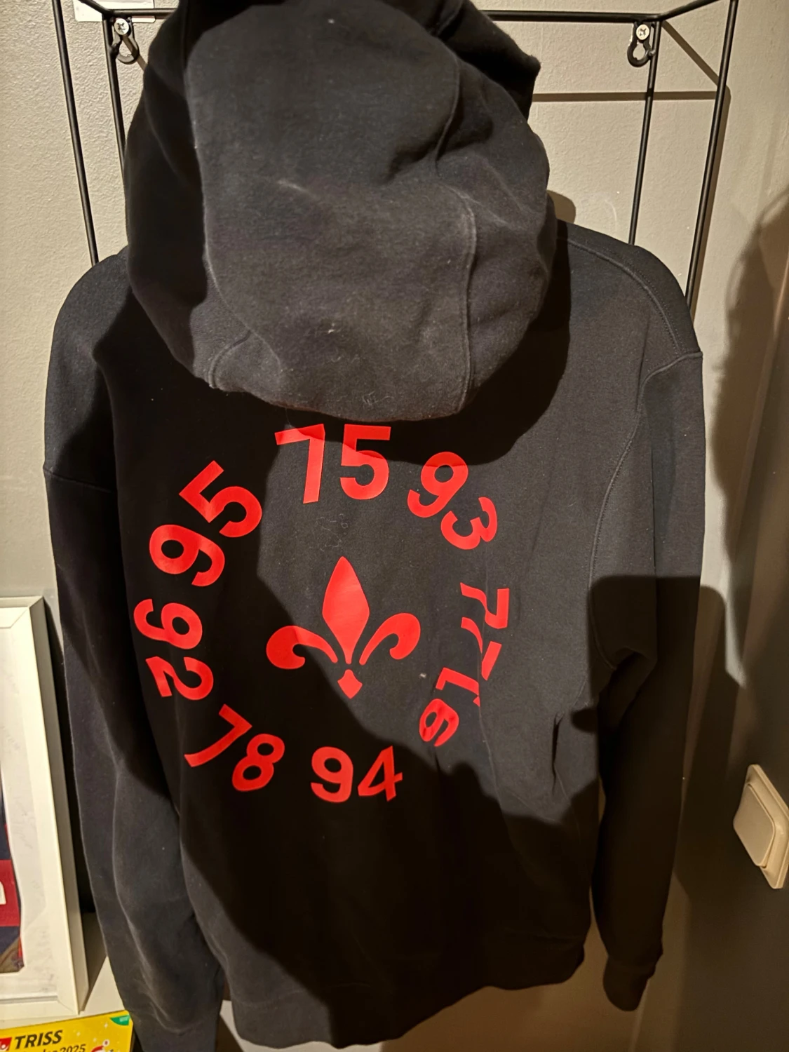 Svart PSG hoodie från Nike med röd print - 2