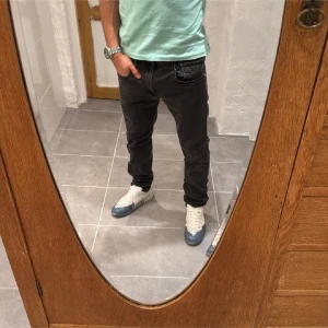 Replay jeans  - Ett par snygga byxor från Replay i storlek W34 L32 i modellen Anbbas 