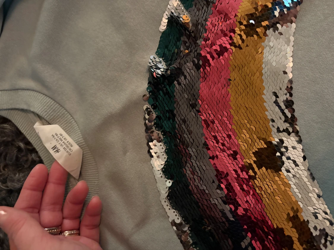 Turkos sweatshirt med paljettregnbåge H&M - 1
