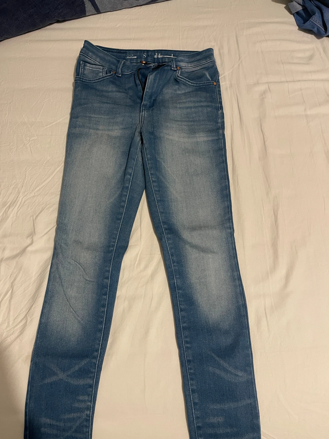 Blå skinny jeans i stretch, never denim