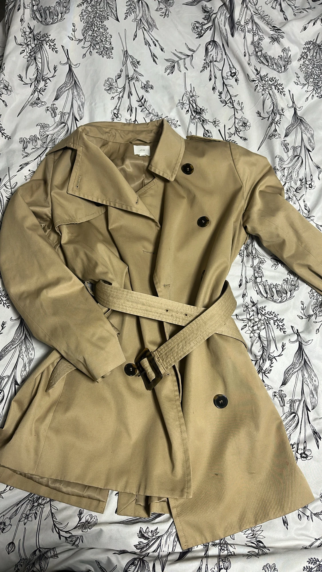 Beige trenchcoat från H&M med bälte - 3