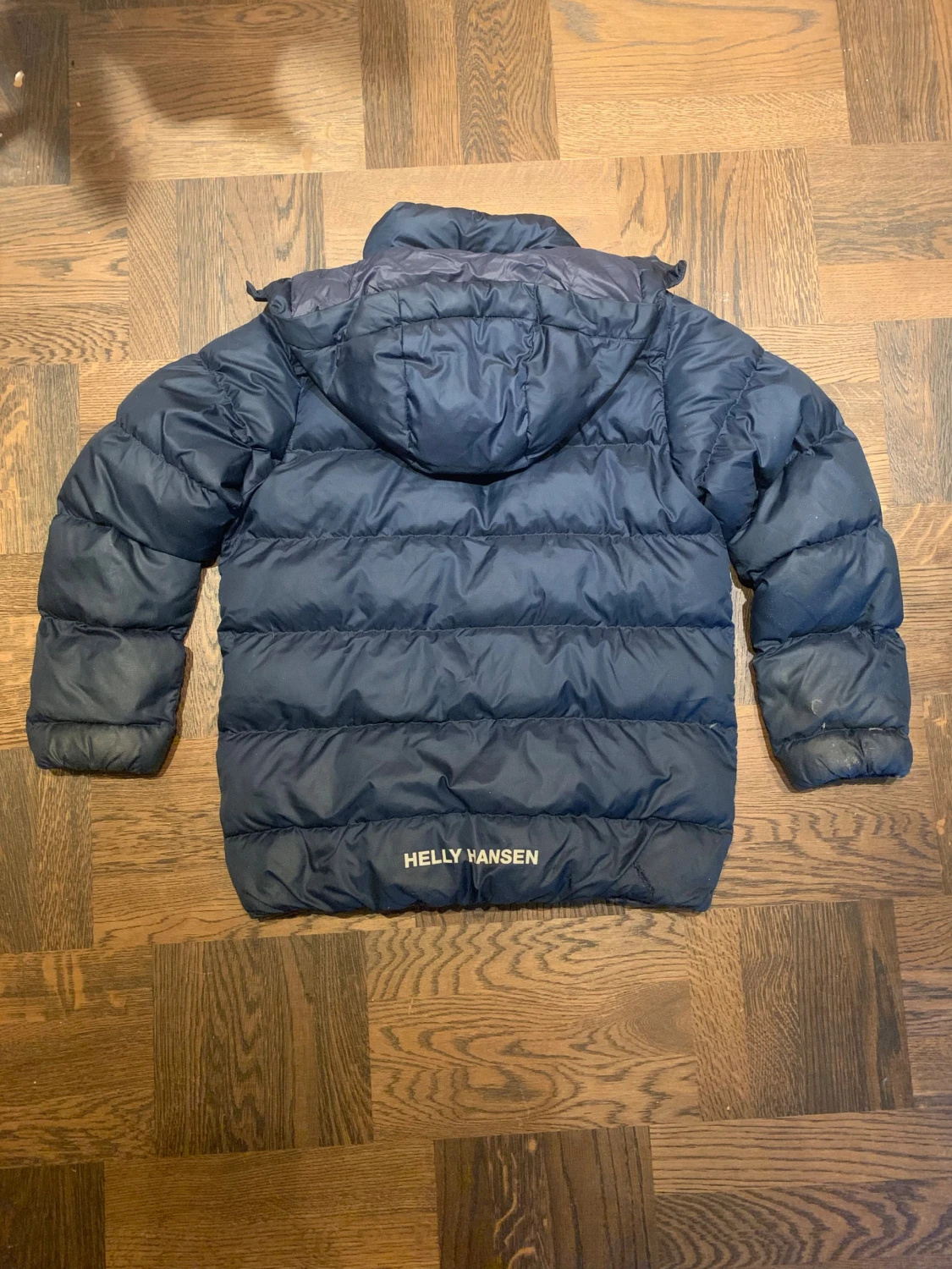 Mörkblå pufferjacka från Helly Hansen - 1