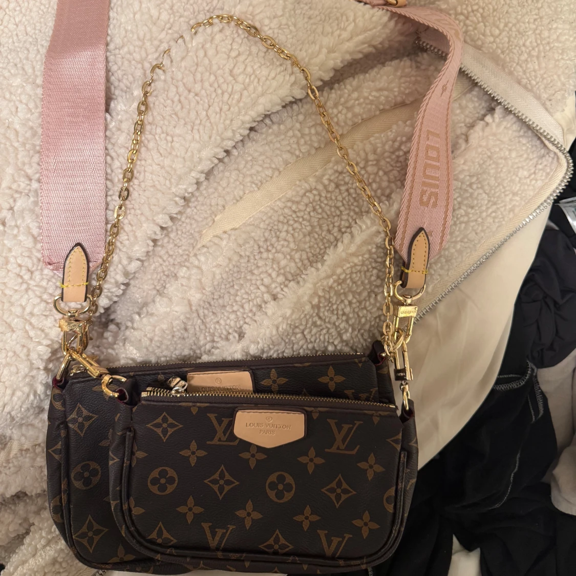 Axelremsväska med monogram mönster - 3