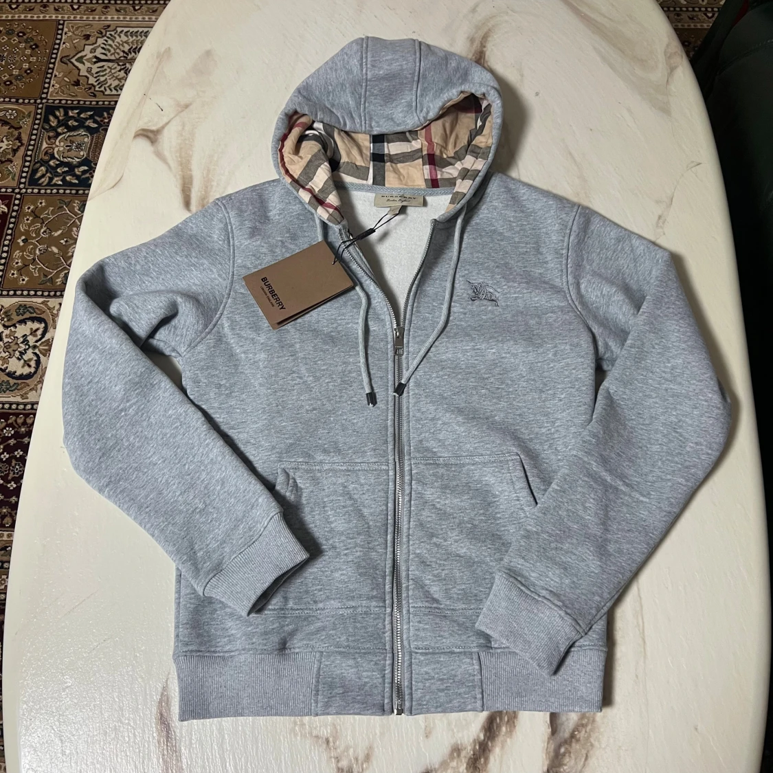 Grå Burberry hoodie med dragkedja