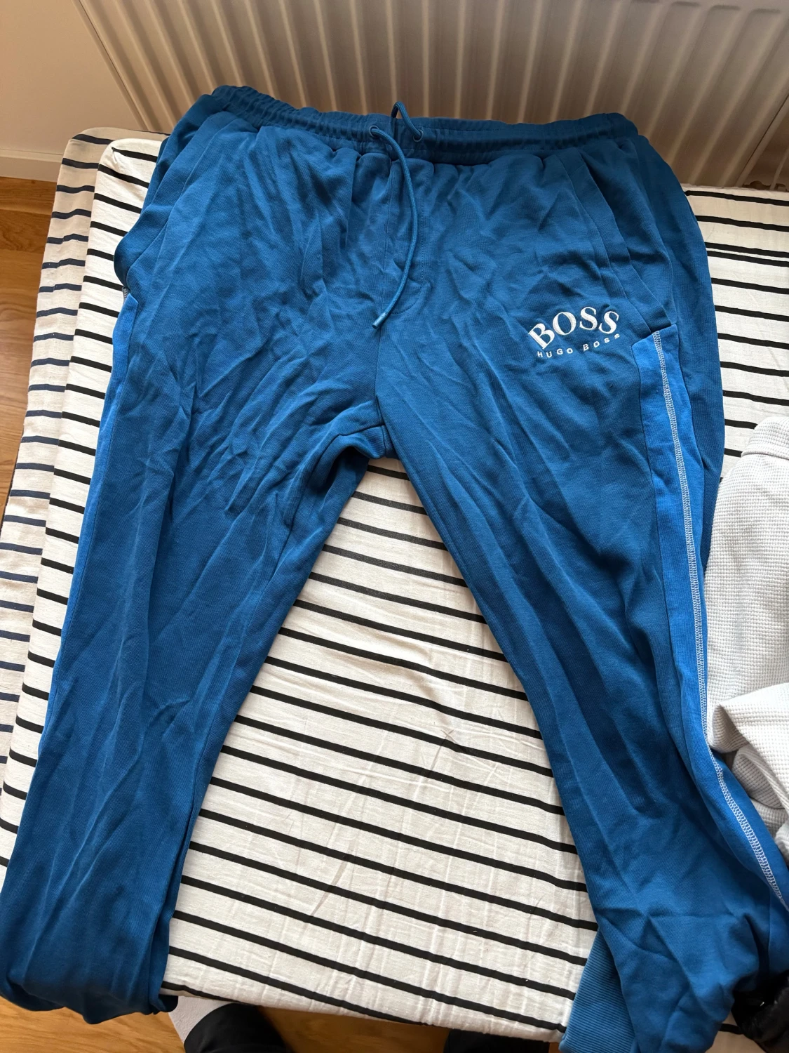 Blå mjukisbyxor från Hugo Boss XXL