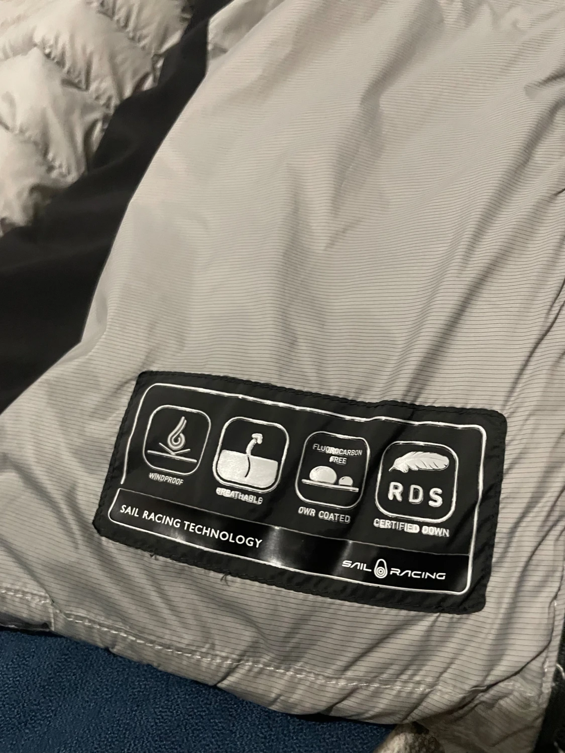 Grå och svart dunjacka Sail Racing - 4