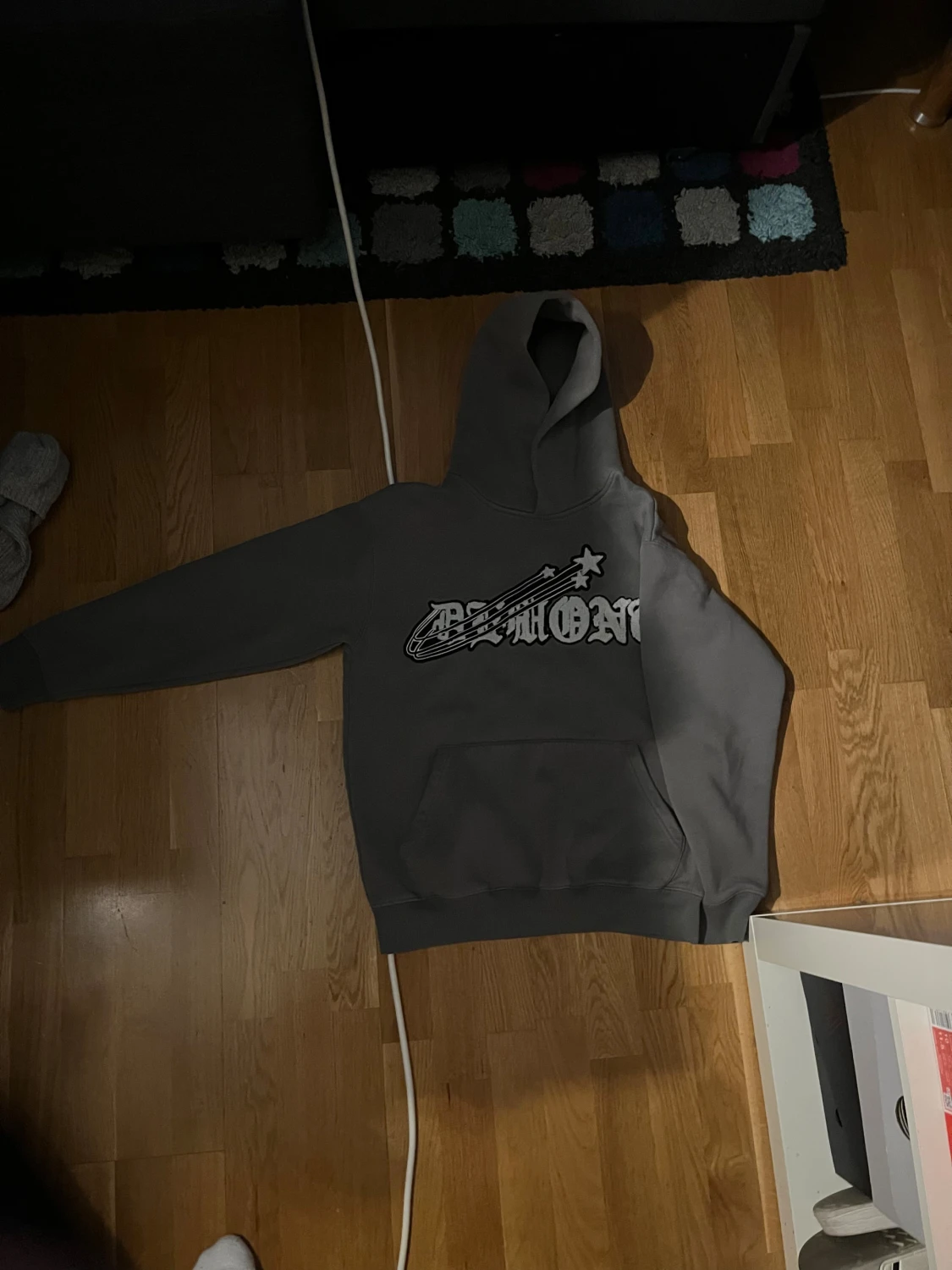 Grå Demont hoodie med tryck - 1