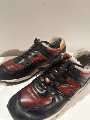New Balance 576 MiUK "The Jacket Story  - Dem är otroligt sällsynta och är nästan omöjliga att hitta i butik eller på näten och så är dem limited edition från 2006 och är i bra skick, om du är en skosamlare så är detta något för dig.