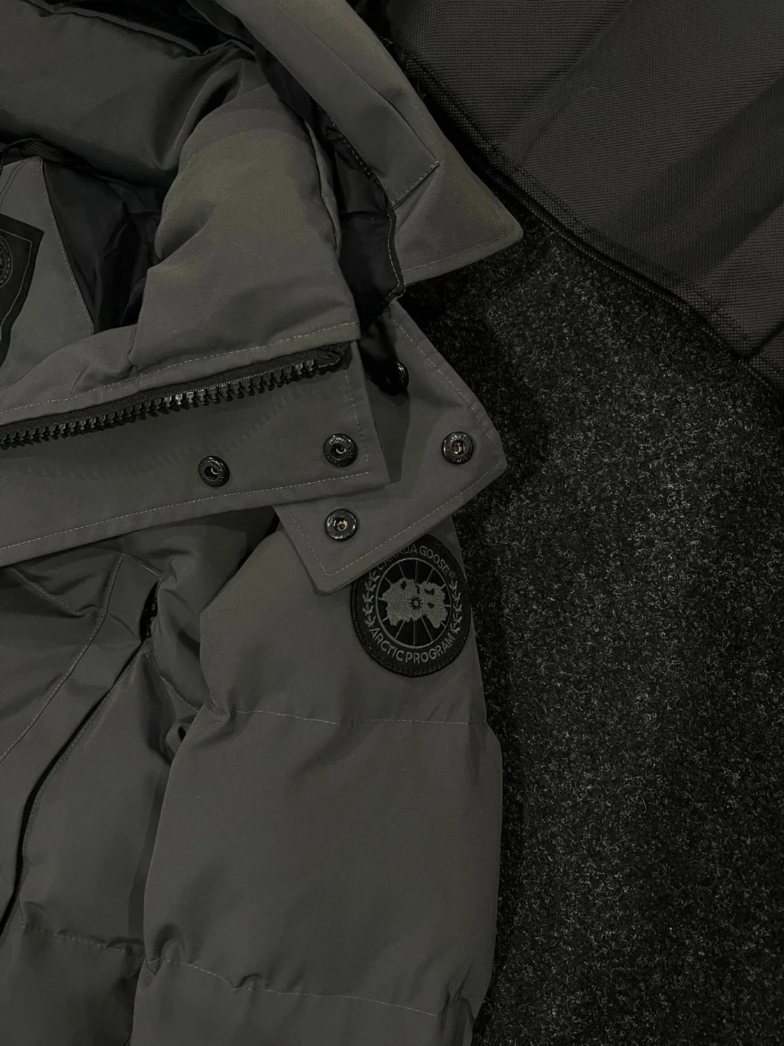 Mörkgrå Canada Goose dunjacka - 1