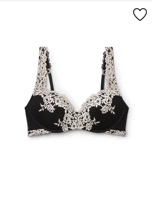 Intimissimi bh  - Supersnygg svart bh med push up. Storlek 85B. Skriv vid frågor 