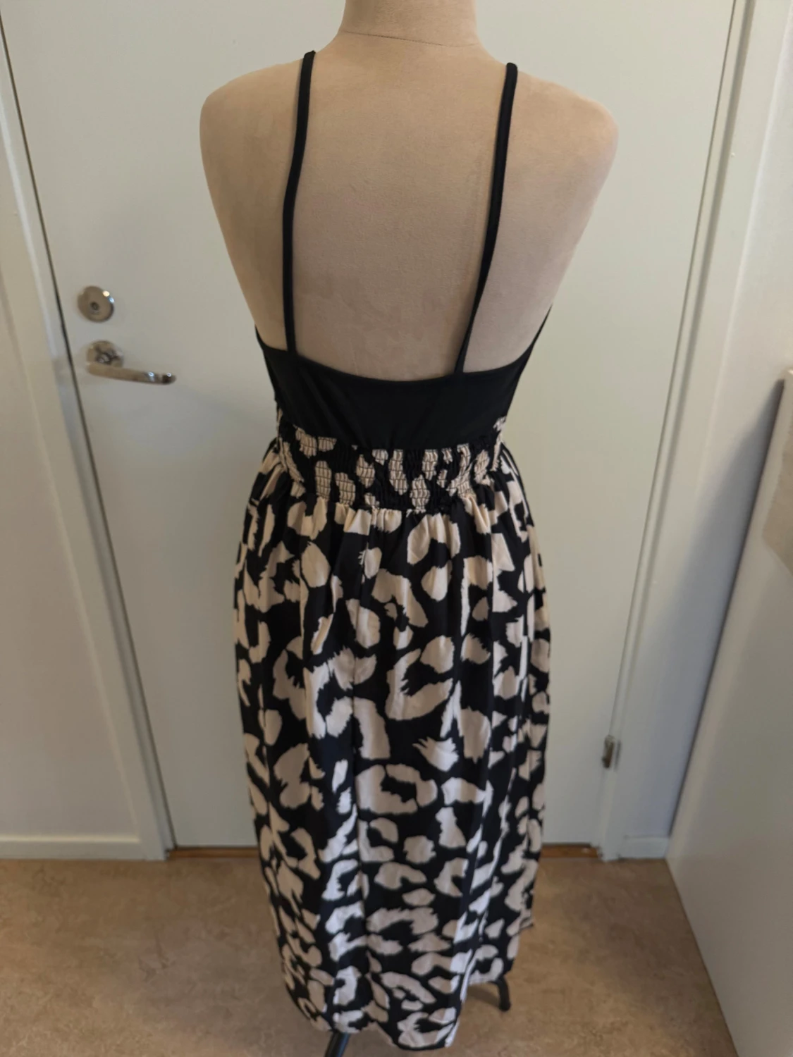 Svart och beige leopardklänning Shein - 1