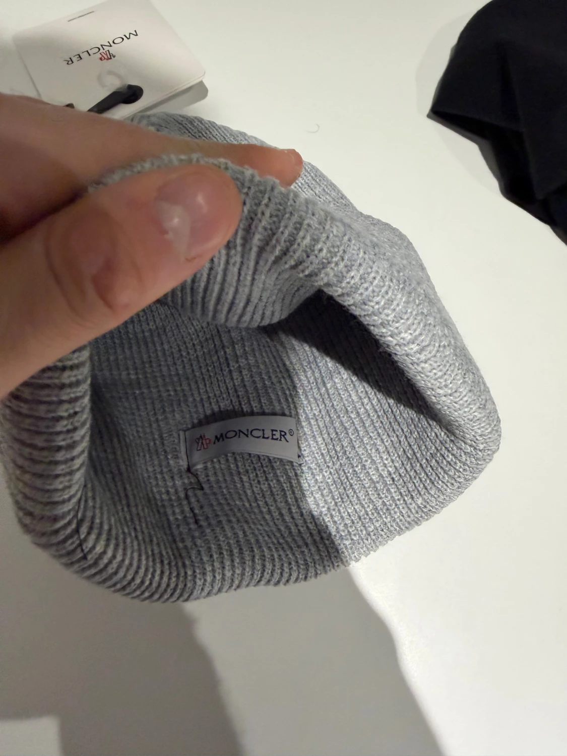 Moncler gray beanie - 1