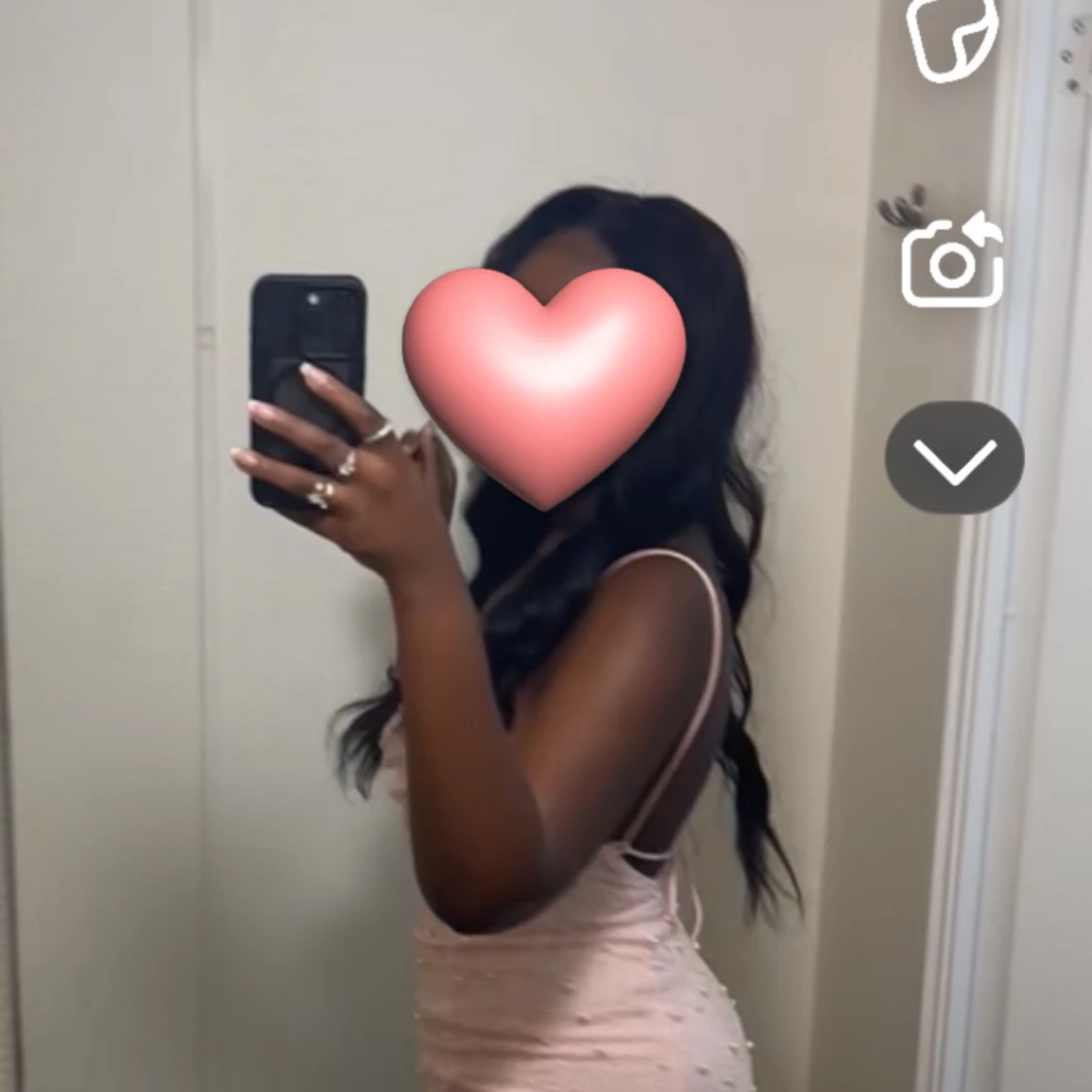 Ljusrosa pärlklänning med öppen rygg - 2