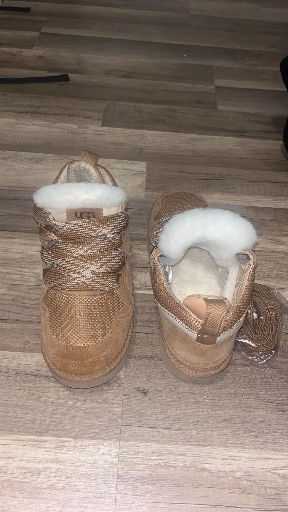 UGG sneakers med fårull och mocka - 2