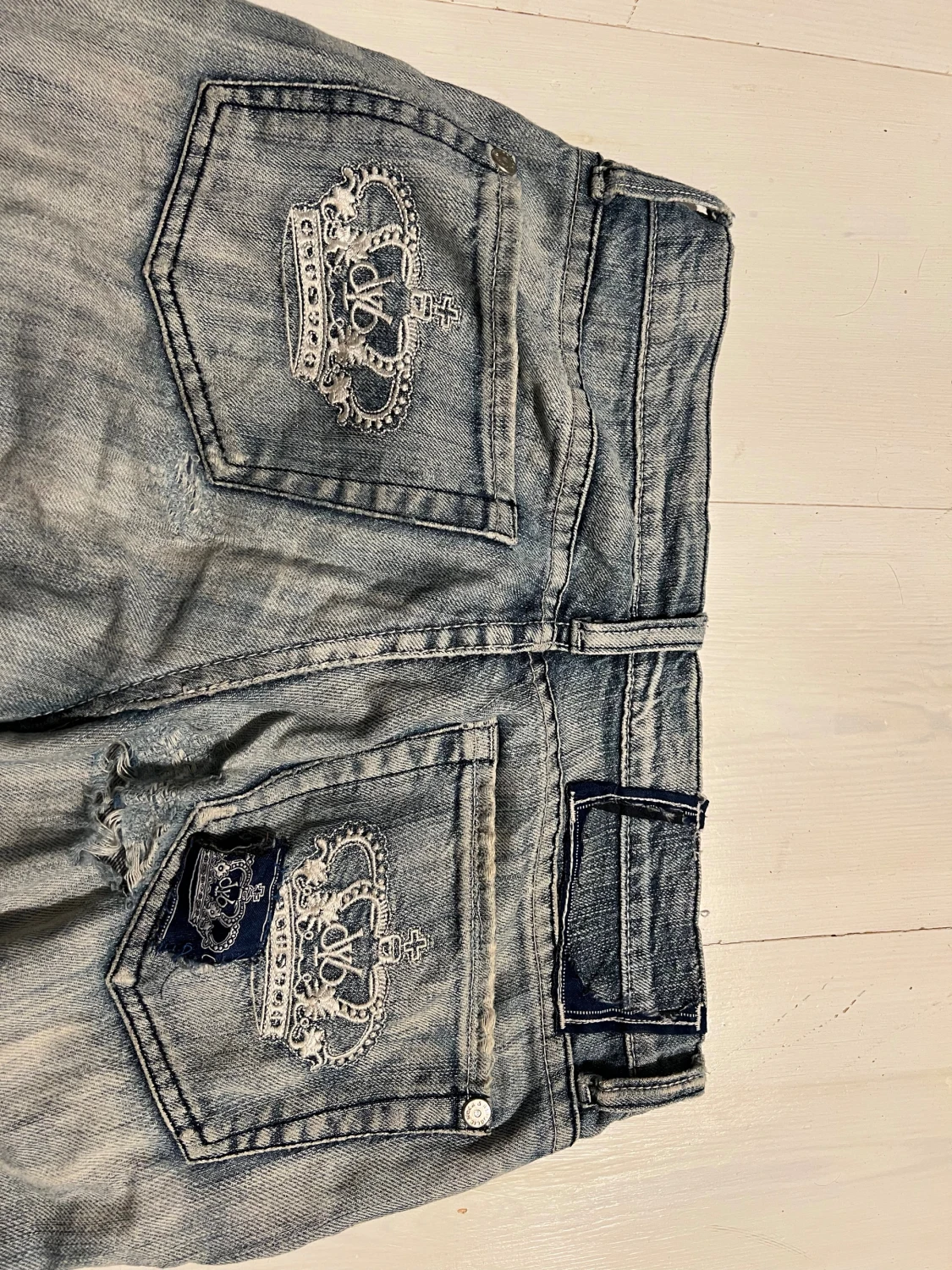 Wiktoria Beckham Lowwaist Jeans (slitna med hål!) - 4