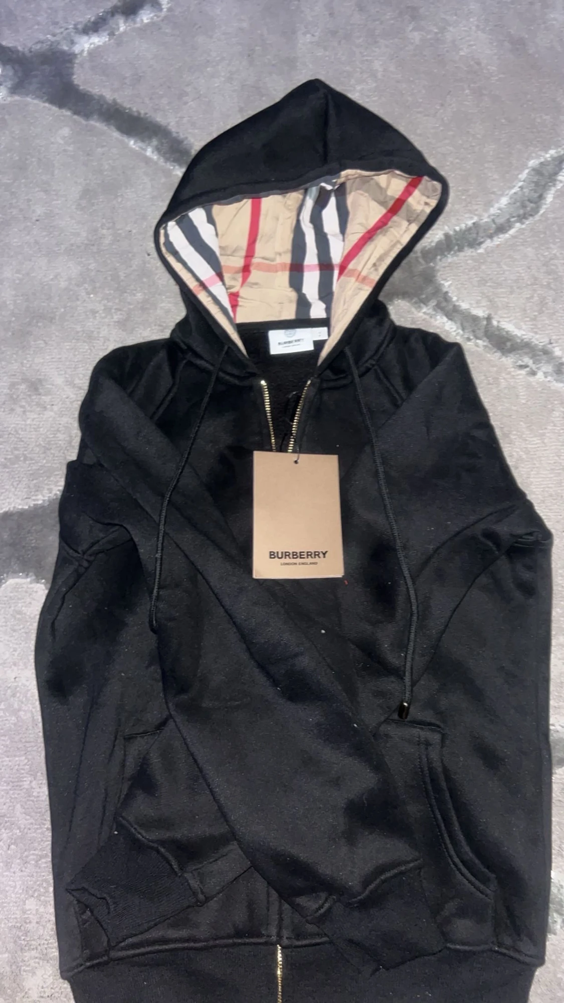 Svart Burberry hoodie med dragkedja