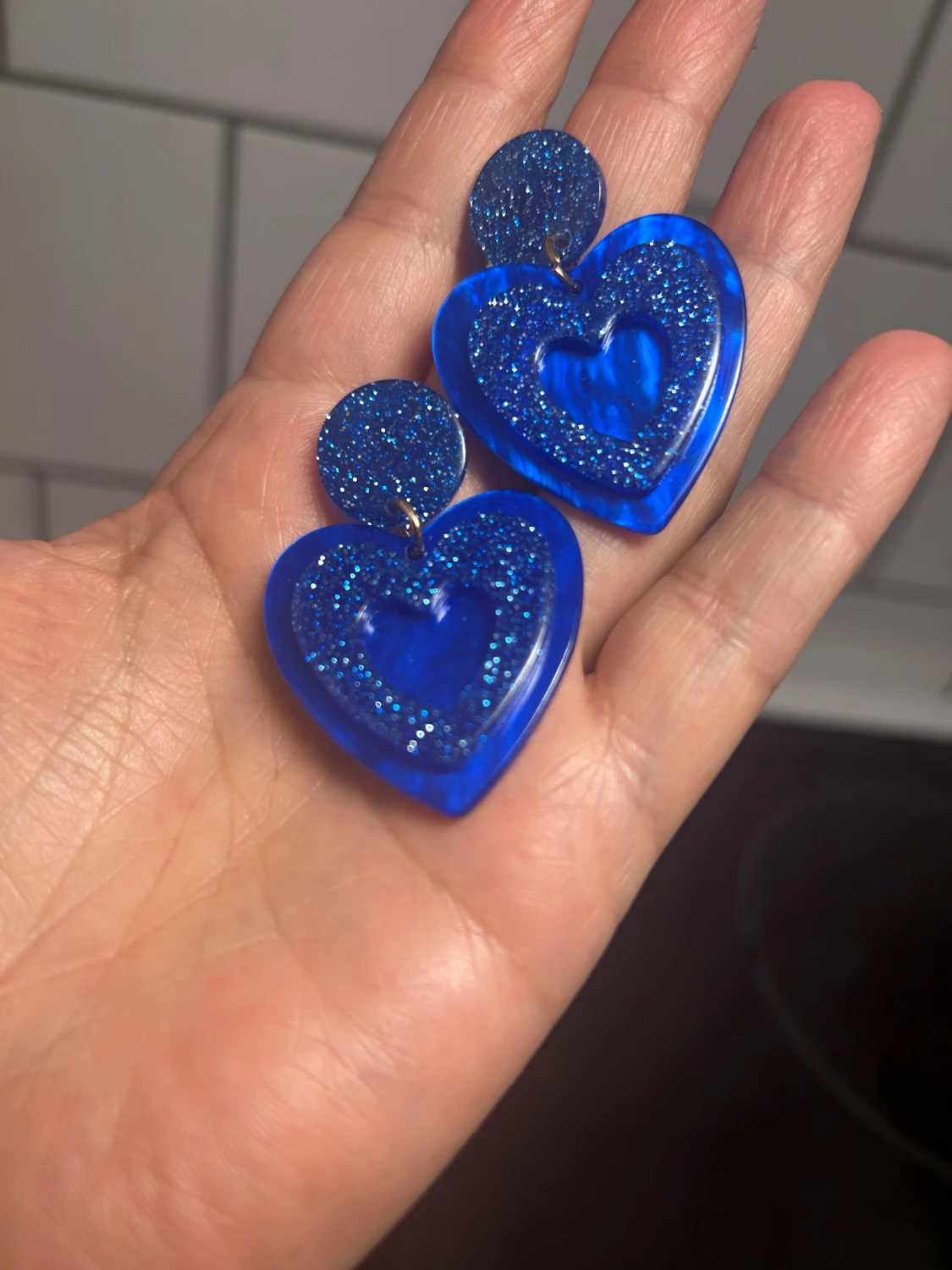 Blå glittriga hjärtörhängen - 1