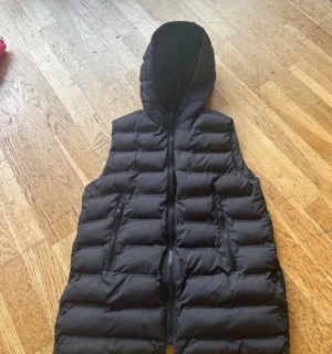 Svart väst - Änvänd 2 eller 3 gånger 