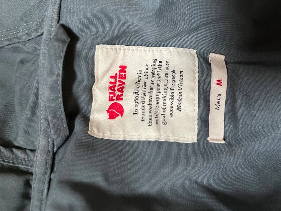 Grå vindjacka från Fjällräven M - 1