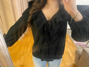 knyt blus  - en knyt blus ifrån lager som aldrig är använd