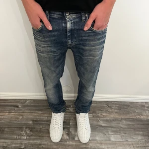 Blå jeans från Tiger of Sweden, Sharp - Modell: 178 Cn och väger 67 kg😂. Skick 9,2/10