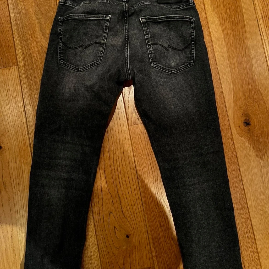 Svarta jeans med smal passform - 1