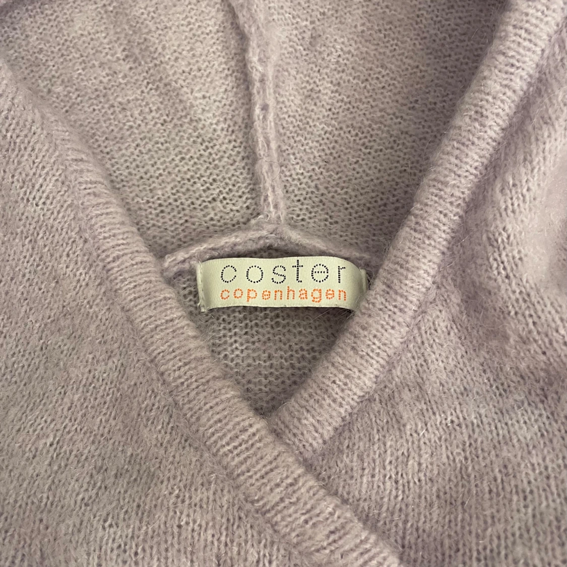 Ljuslila hoodie med volang från Coster - 2