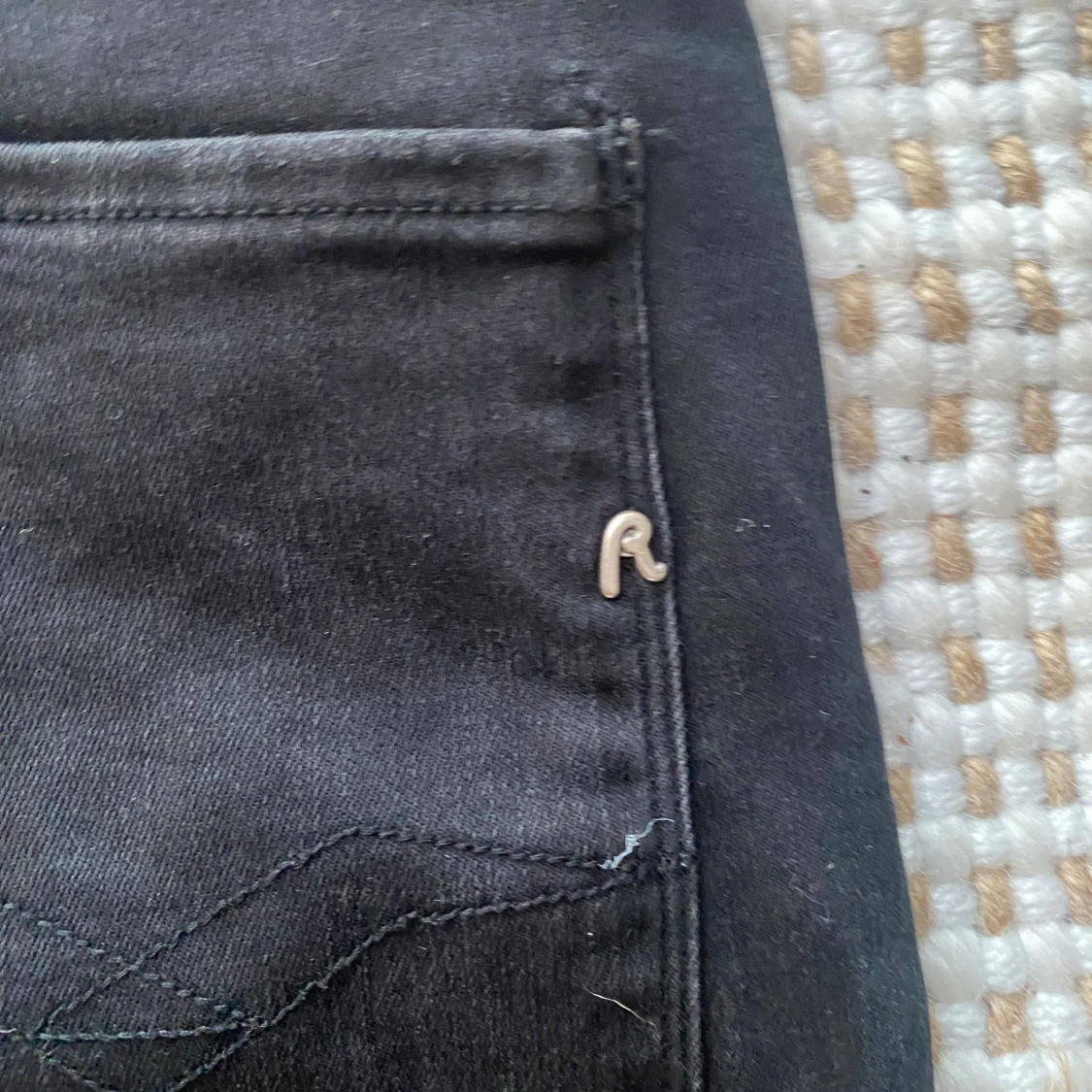 Svarta Replay Anbass jeans, stl 33 - 3