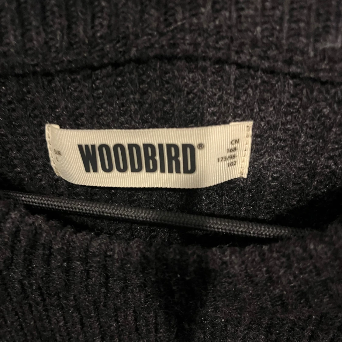 Svart stickad tröja från Woodbird - 2