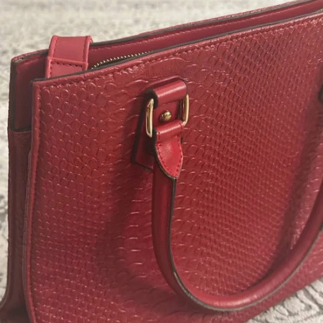 Röd handväska i skinnimitation - 3