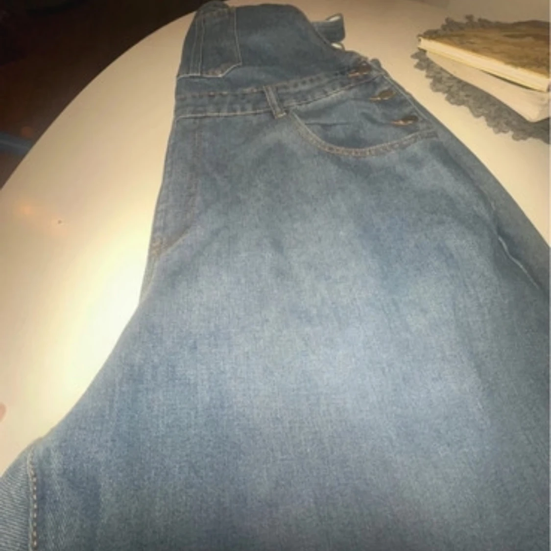 Blå denim hängselbyxor  - 1