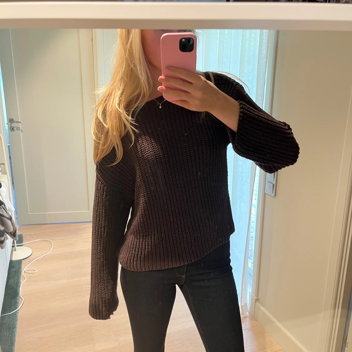 Mörkbrun stickad tröja