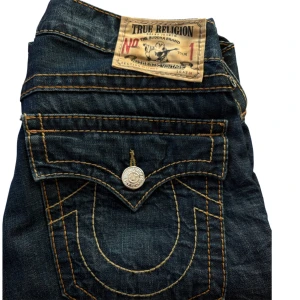 Flared True religion jeans - Fina blå True Religion flared jeans fixed i storlek 32x34