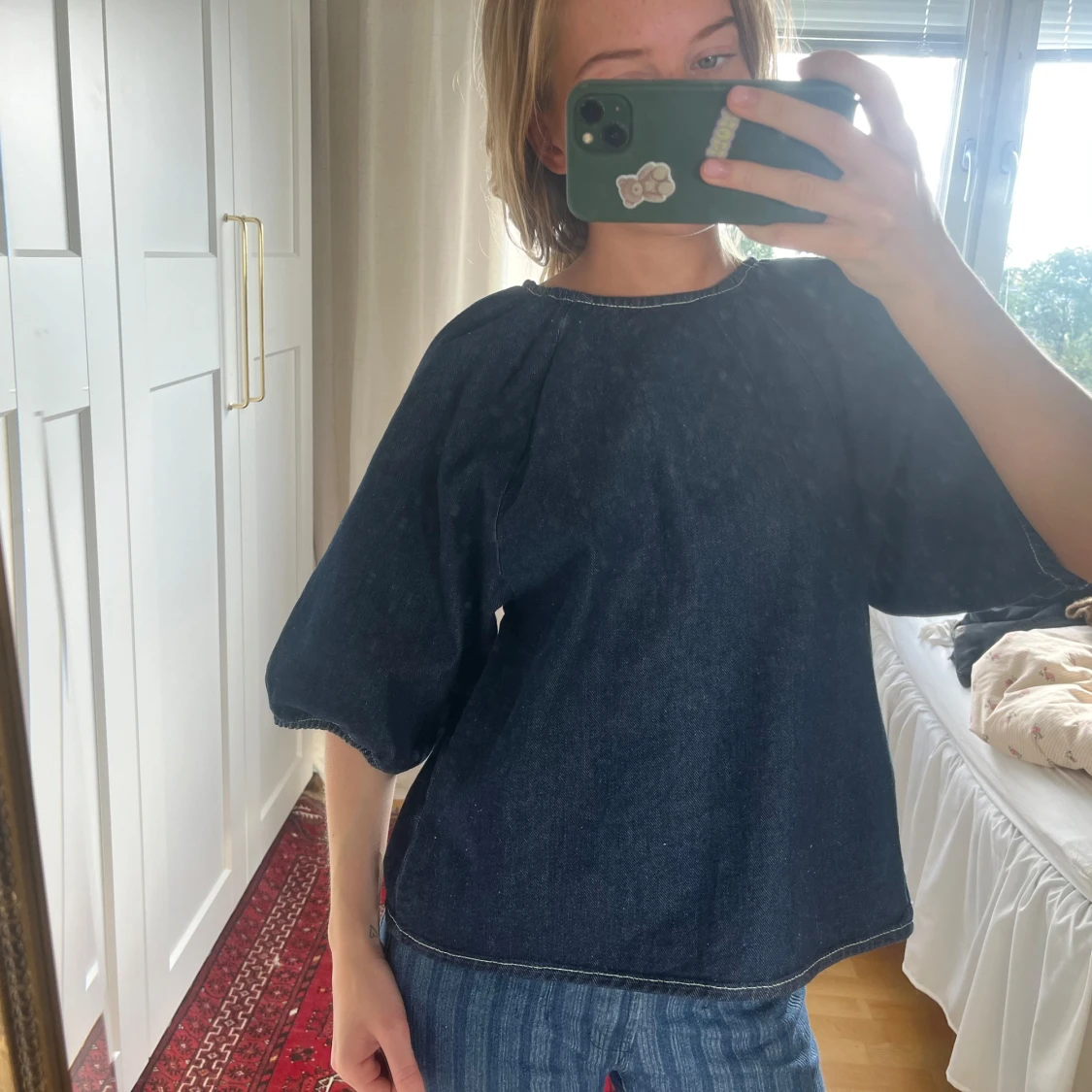 Mörkblå jeansblus med puffärm - 2