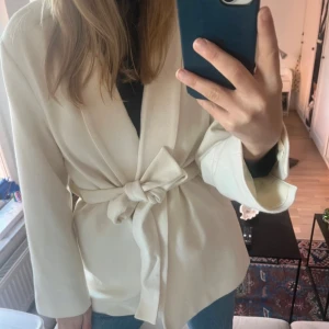 Stylein kavaj - Vit kavaj från Stylein i ullblandning.