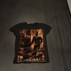 Svart Batman t-shirt Bastille Rive Droite - Svart t-shirt från Bastille Rive Droite som kostar 1500 ny pris riktigt cool och unik T-shirt 