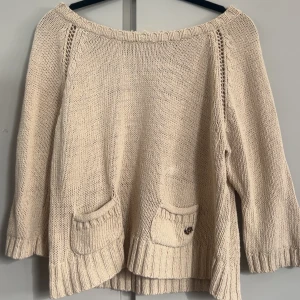 Unik stickad trekvarts tröja - Säljer denna jättefina unika trekvarts tröja!!