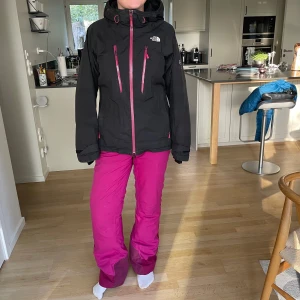 Skidjacka the North face - Superfin skidjacka fårn the north face!! 